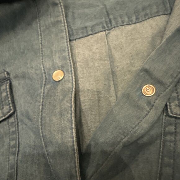 ROXY Women's Light Of Day Pearl Snap Denim Shirt Medium Woven Back Long Sleeve - Picture 9 of 9